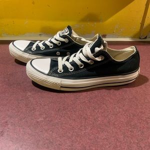 Black Converse Sz 6 Women’s